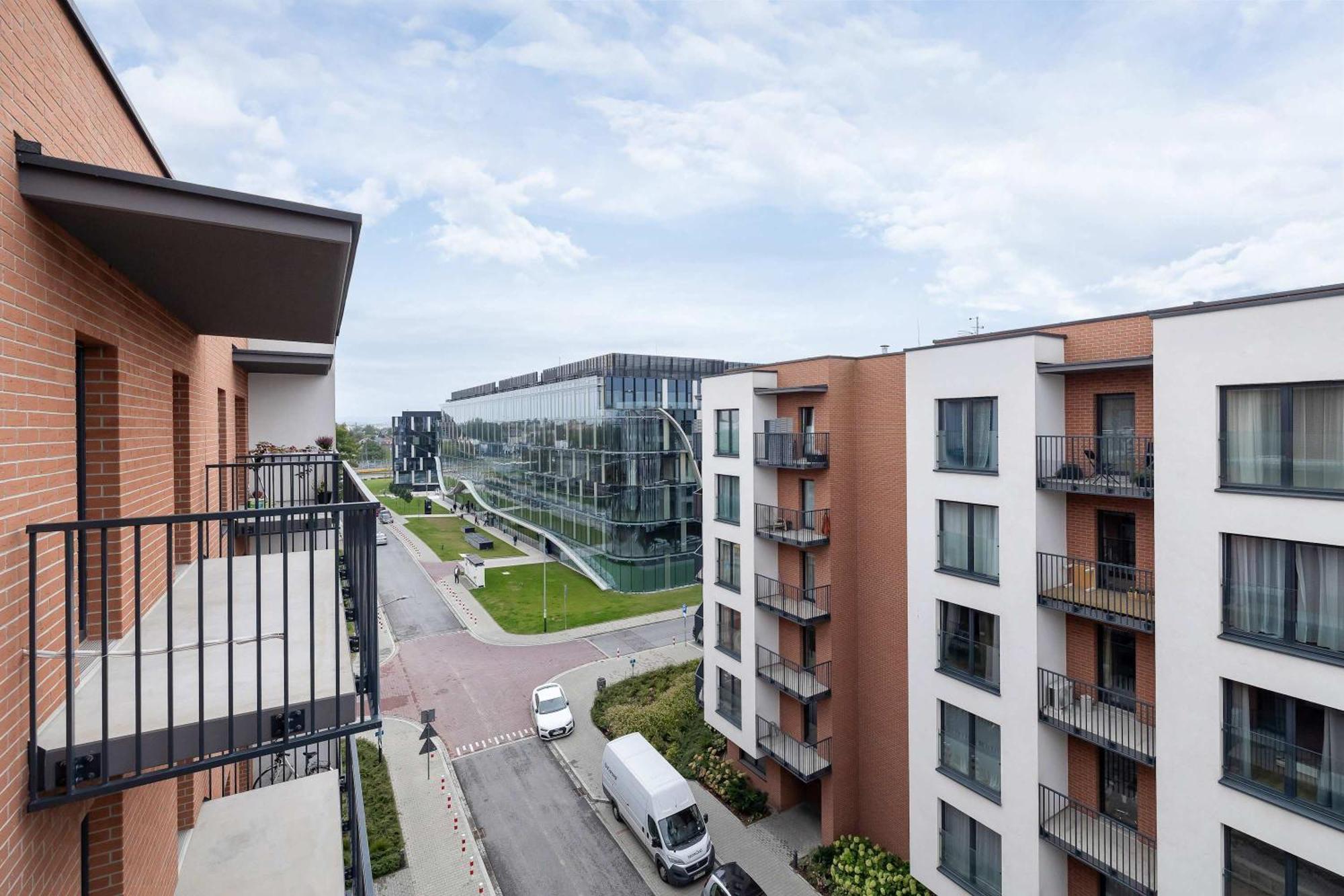 Prestizowy Parking I Biurko Do Pracy By Renters Krakau