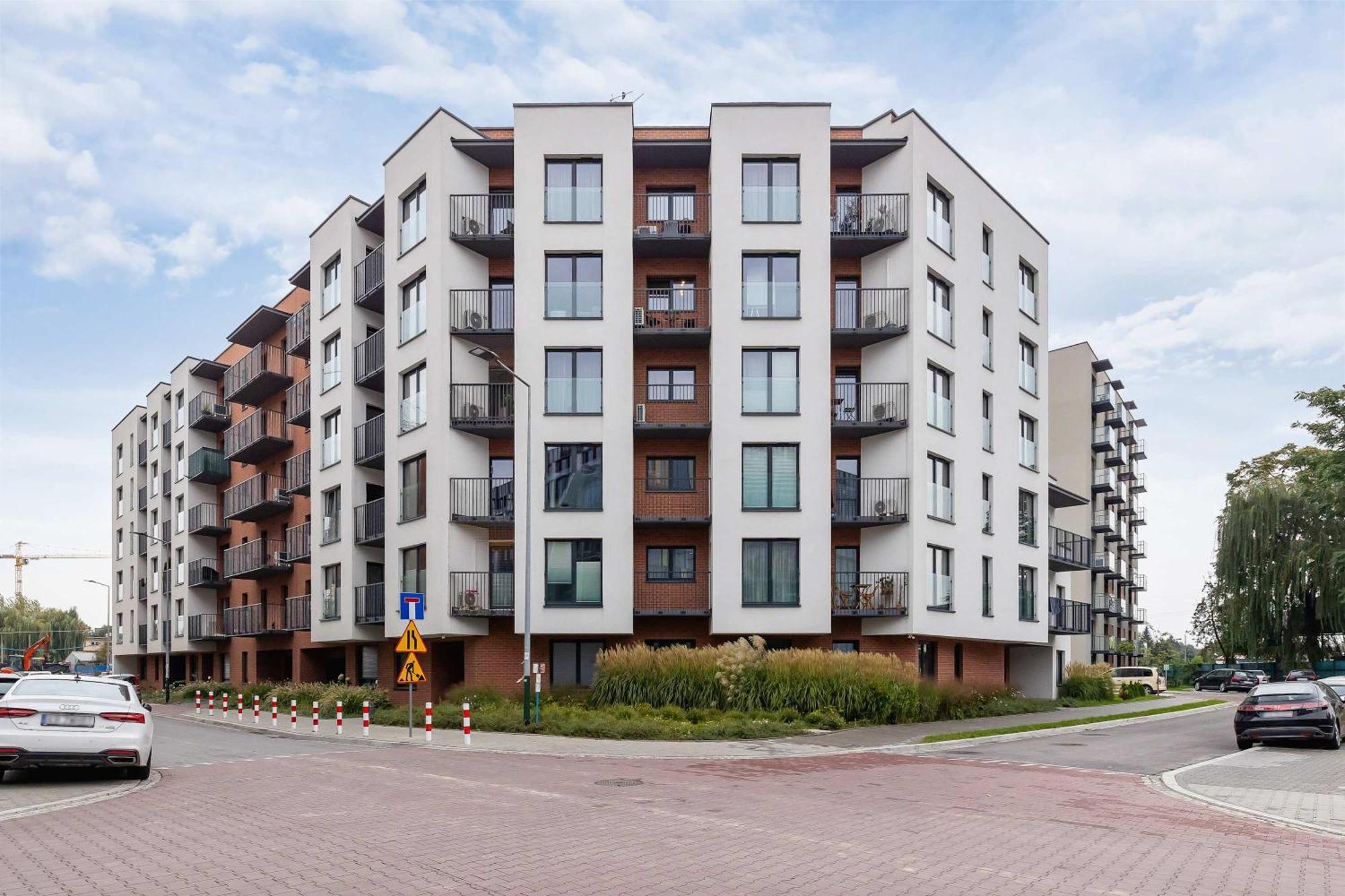 Prestizowy Parking I Biurko Do Pracy By Renters Kraków